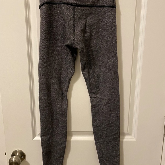 Lululemon Herringbone Wunder Under Mid Rise - Size 4 - Picture 3 of 4